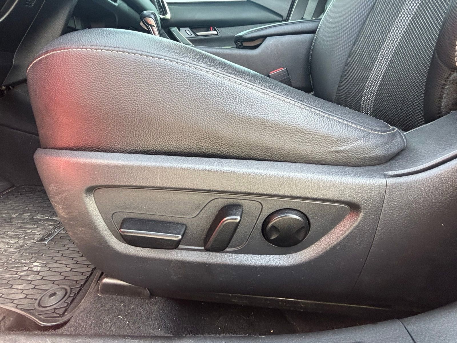 Used 2025 MAZDA CX-50 AWD 2.5 S w/ Weather Package image 13