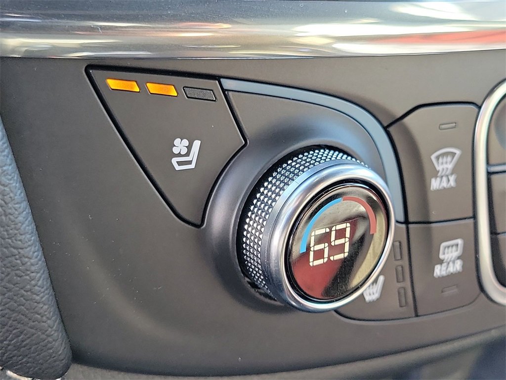 Used 2023 Chevrolet Traverse Premier w/ Redline Edition image 36