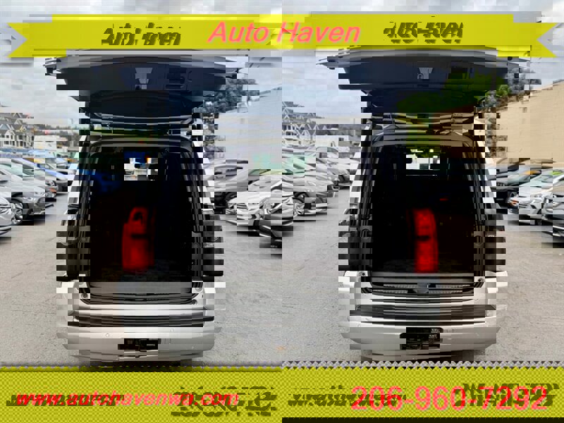 Used 2017 Chevrolet Suburban LT image 8