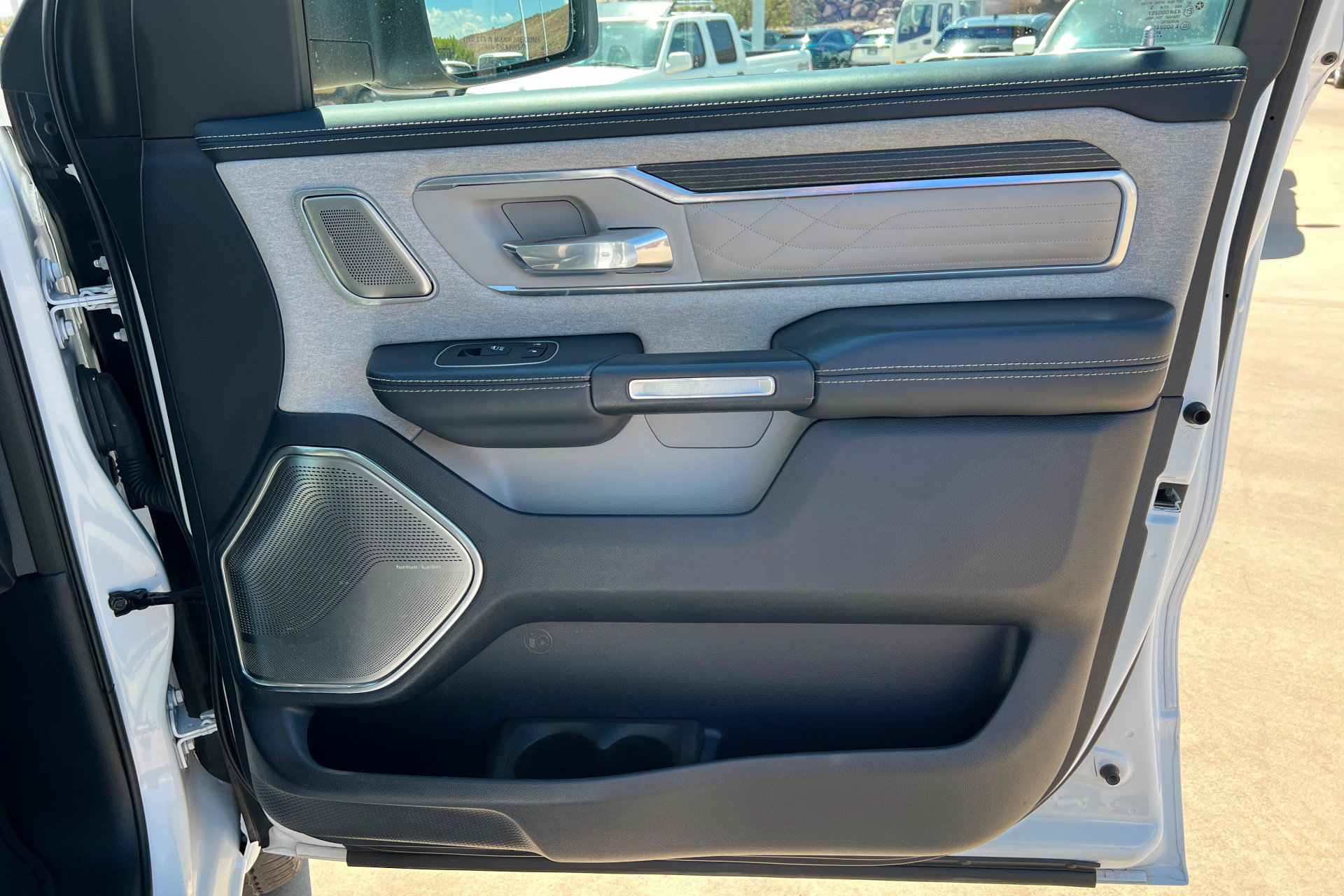 Used 2022 RAM 1500 Limited AWD/4WD image 23