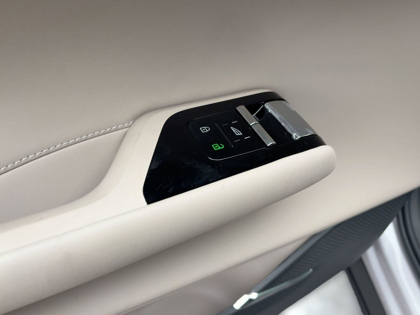 New 2026 Volvo EX90 Plus image 13