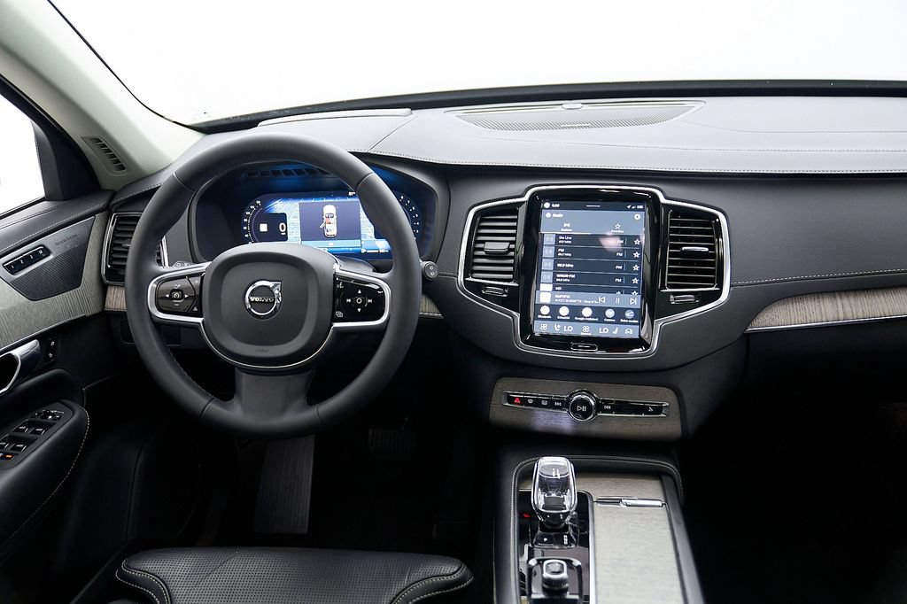 Certified 2023 Volvo XC90 B6 Ultimate w/ Protection Package AWD/4WD image 30