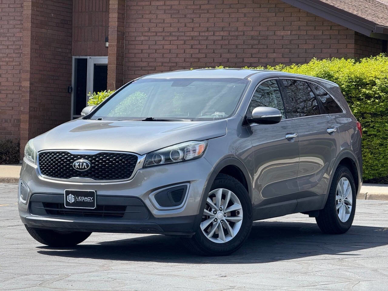 Used 2017 Kia Sorento L image 1