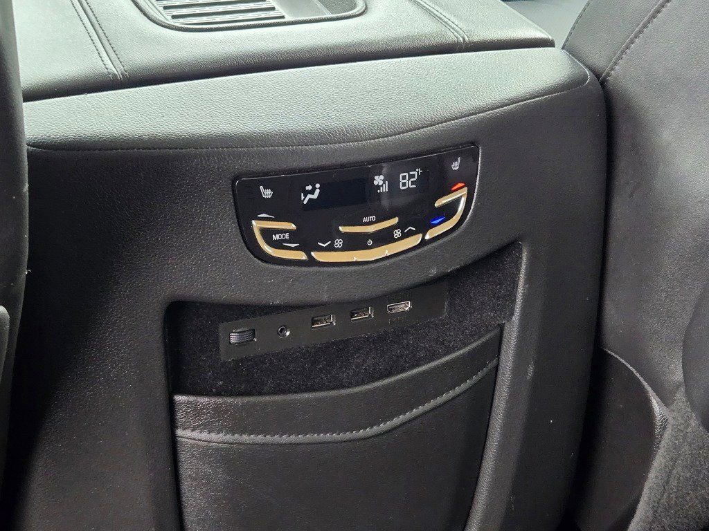 Used 2019 Cadillac Escalade Premium Luxury image 17