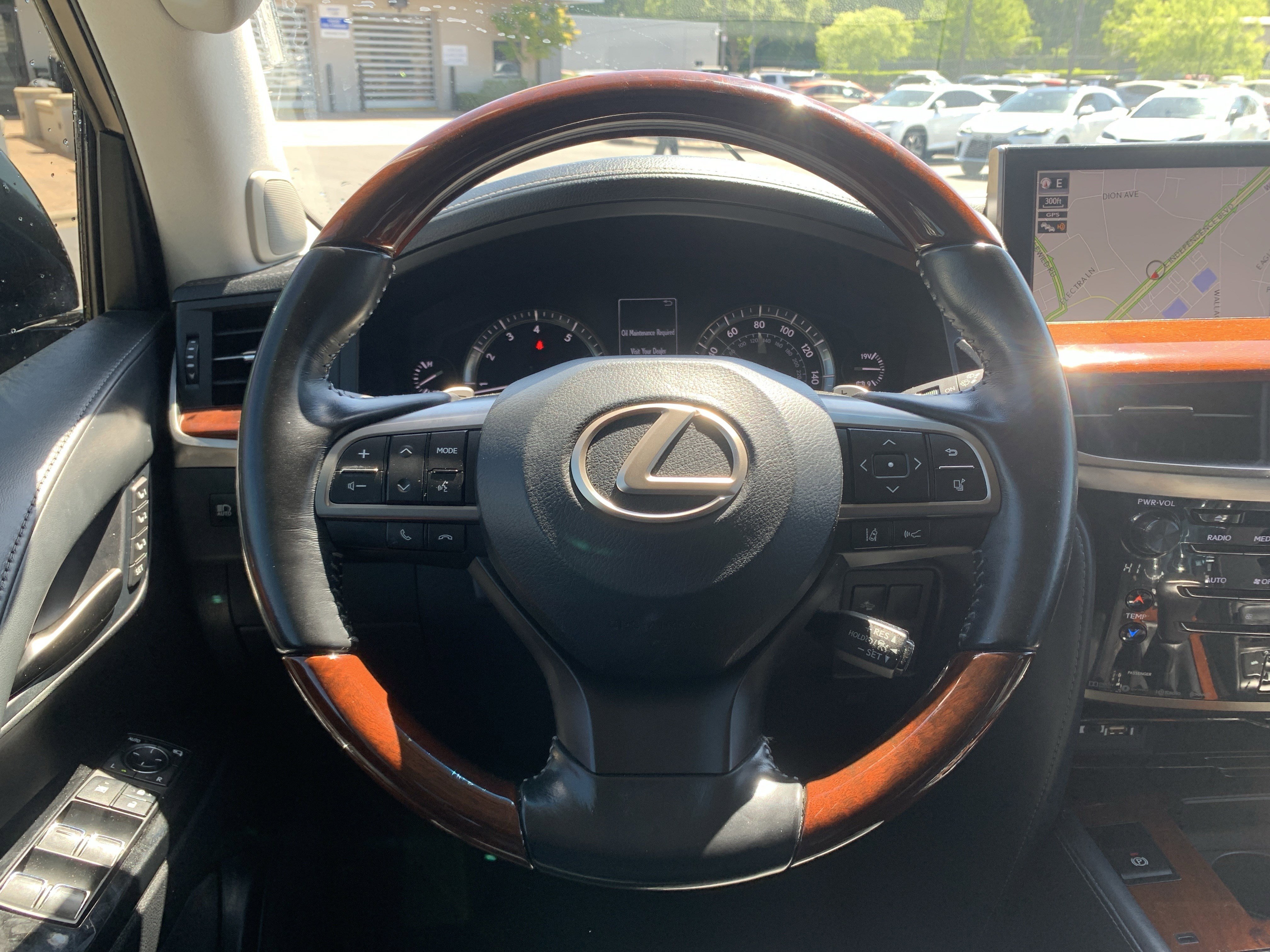 Used 2018 Lexus LX 570 4WD w/ Luxury Package image 18