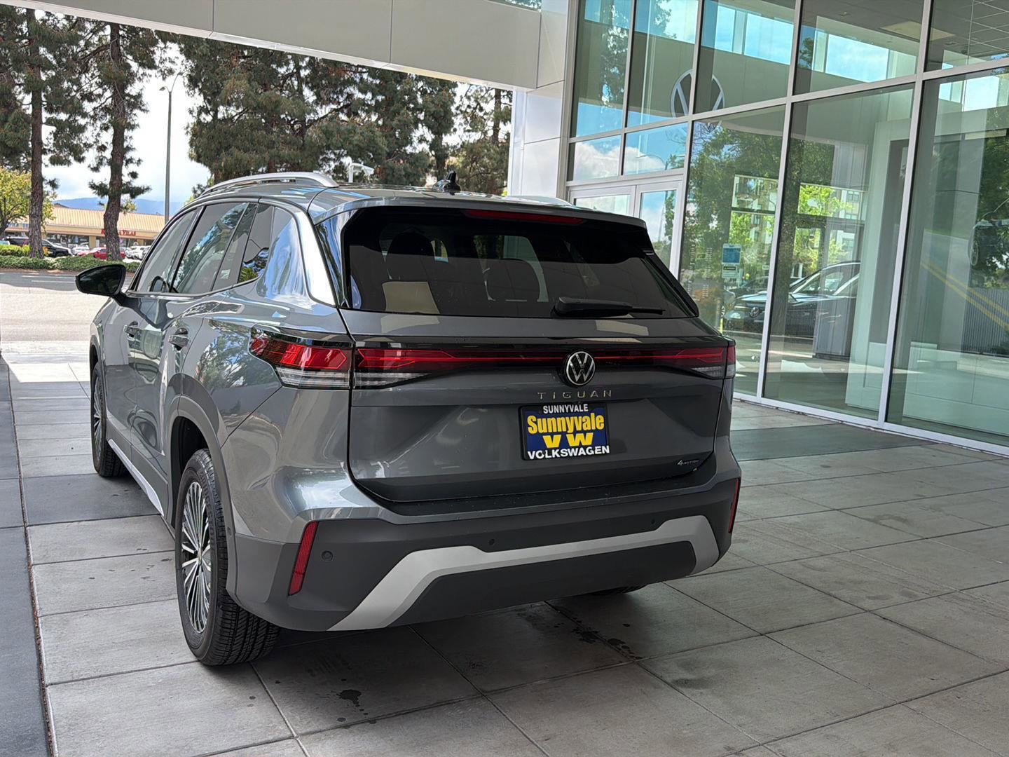 Certified 2025 Volkswagen Tiguan S w/ 18" Wheel Package image 3