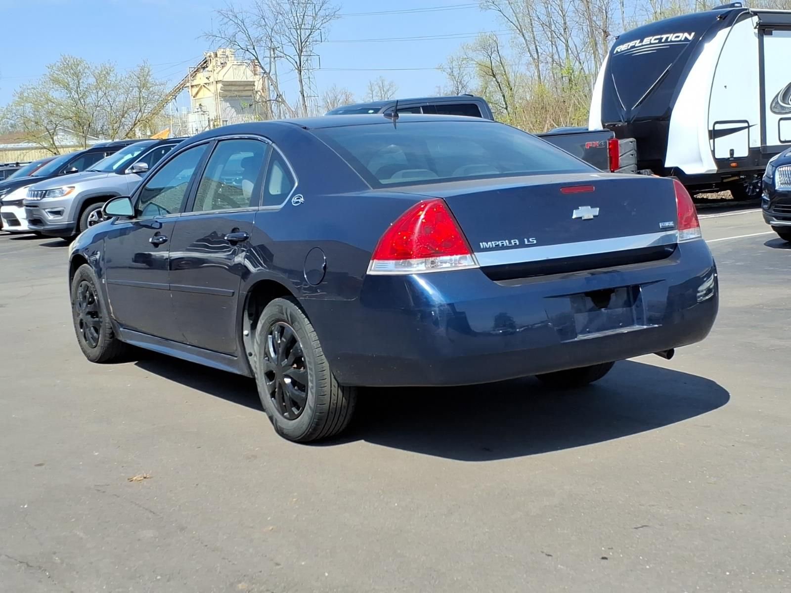 Used 2009 Chevrolet Impala LS FWD image 3