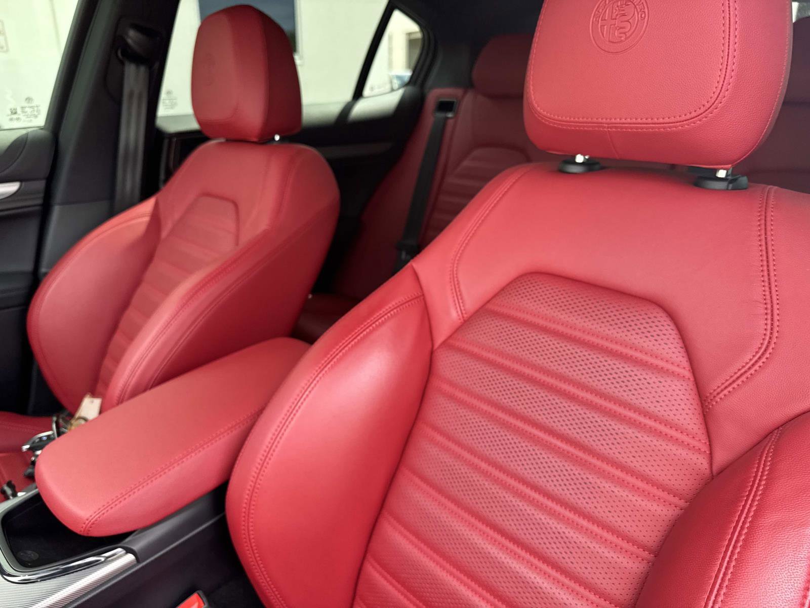 Used 2024 Alfa Romeo Stelvio Veloce image 19