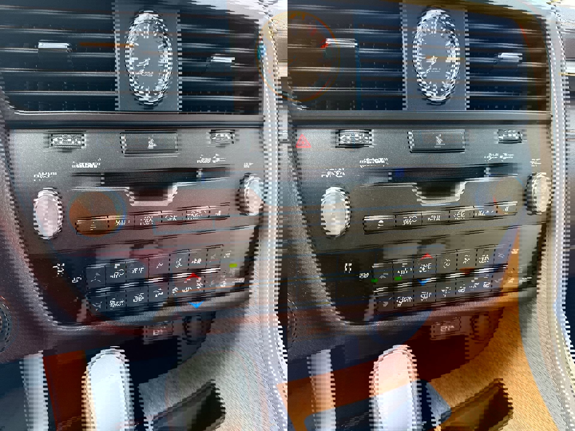 Used 2020 Lexus RX 350L FWD w/ Premium Package image 17