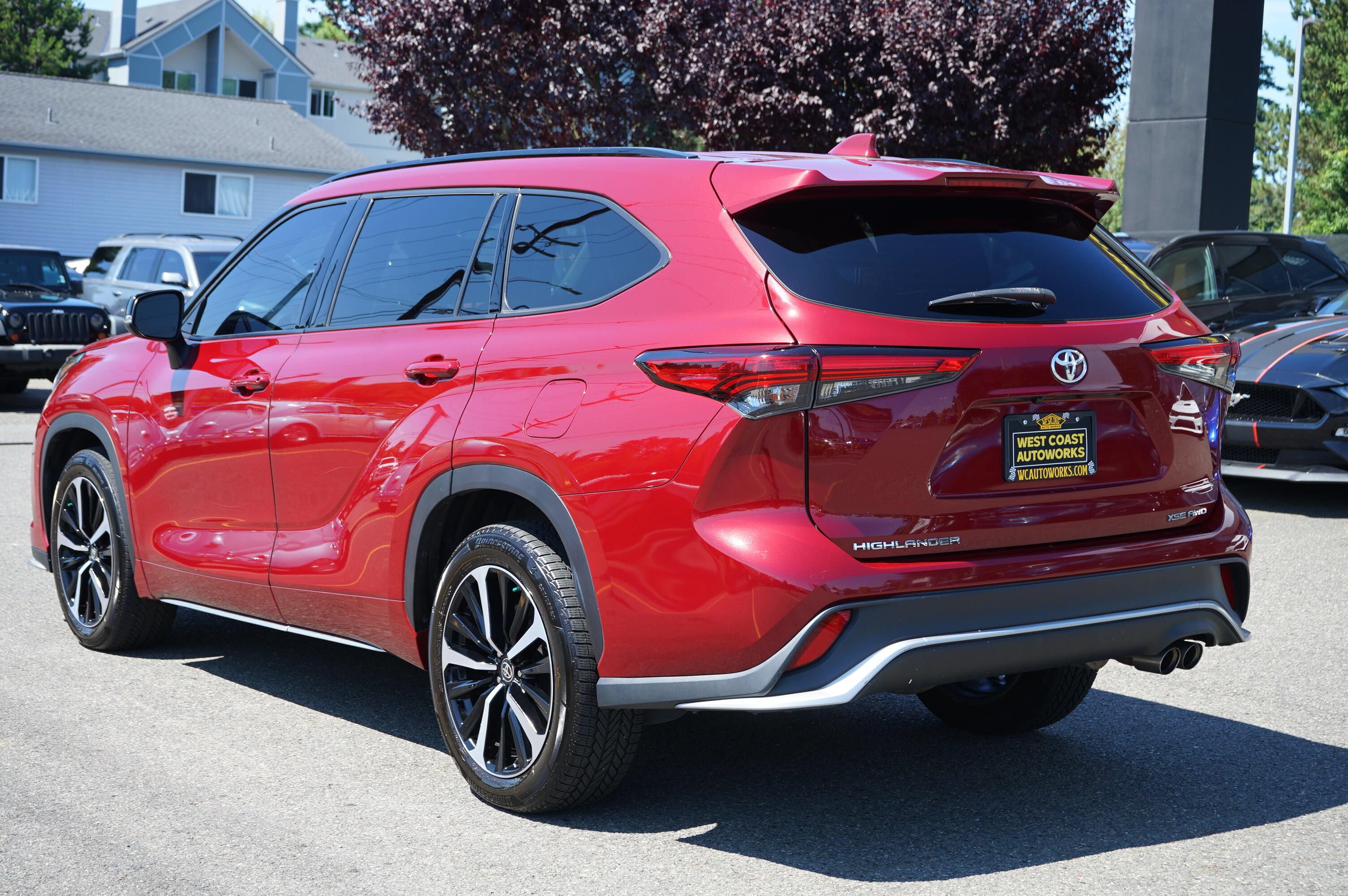 Used 2021 Toyota Highlander XSE AWD/4WD image 3