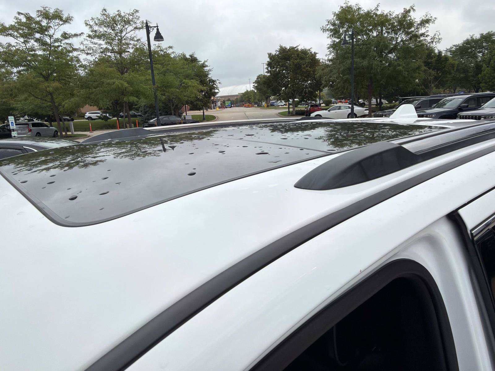 Used 2019 Jeep Grand Cherokee Overland AWD/4WD image 28
