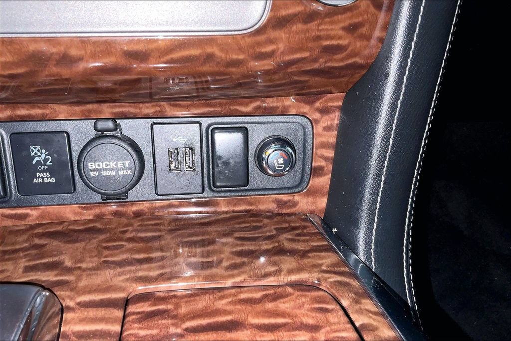 Used 2019 Nissan Armada Platinum w/ Captain's Chairs Package RWD image 31