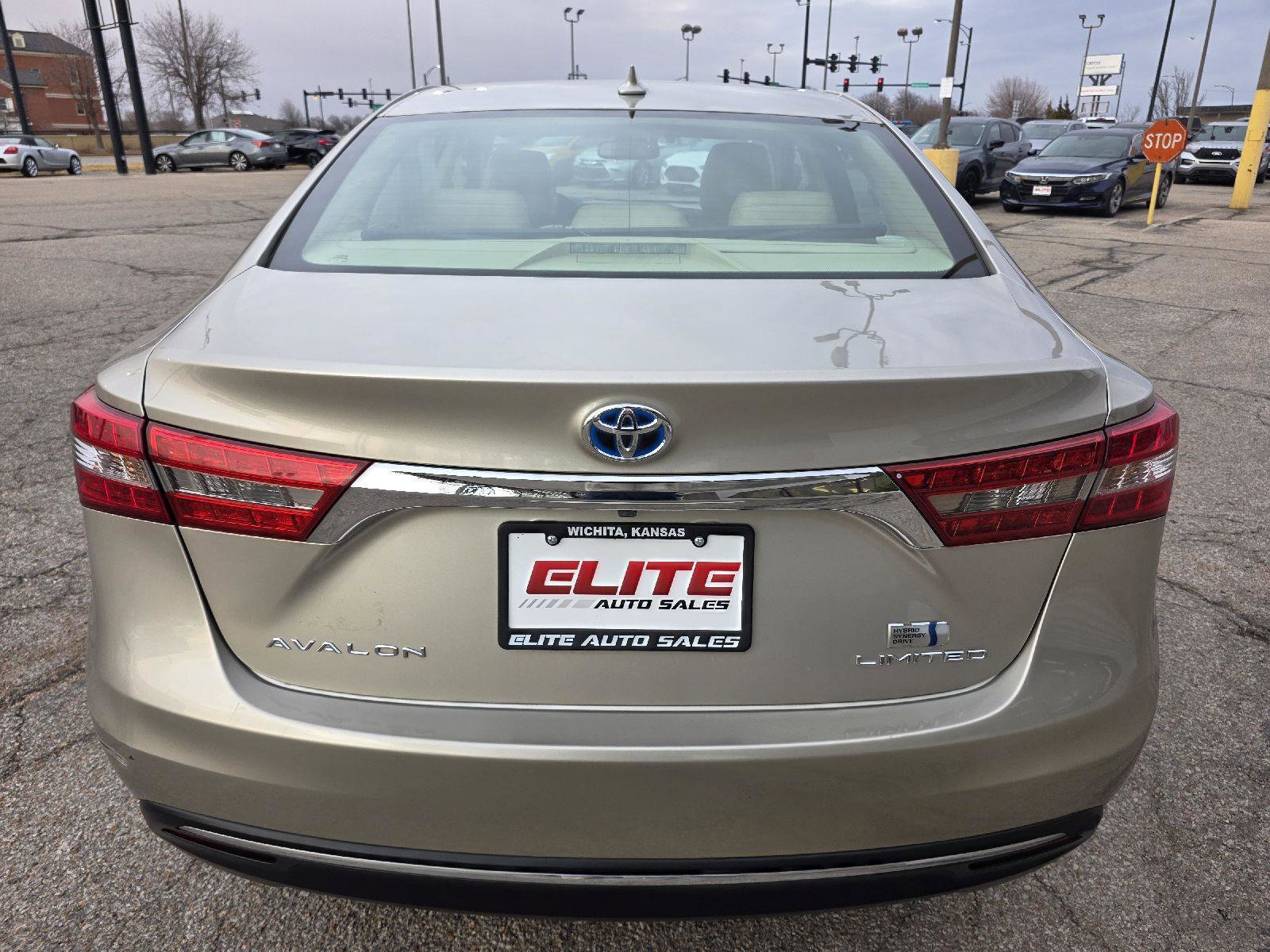 Used 2018 Toyota Avalon Limited FWD image 6