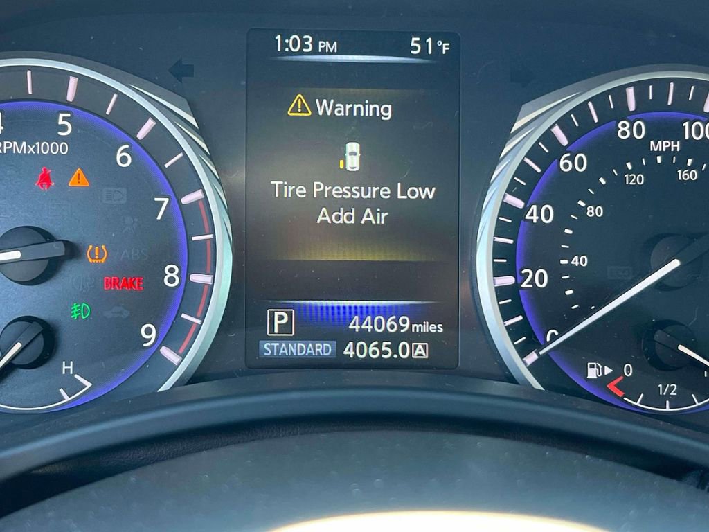 Used 2017 INFINITI Q60 Red Sport 400 image 22