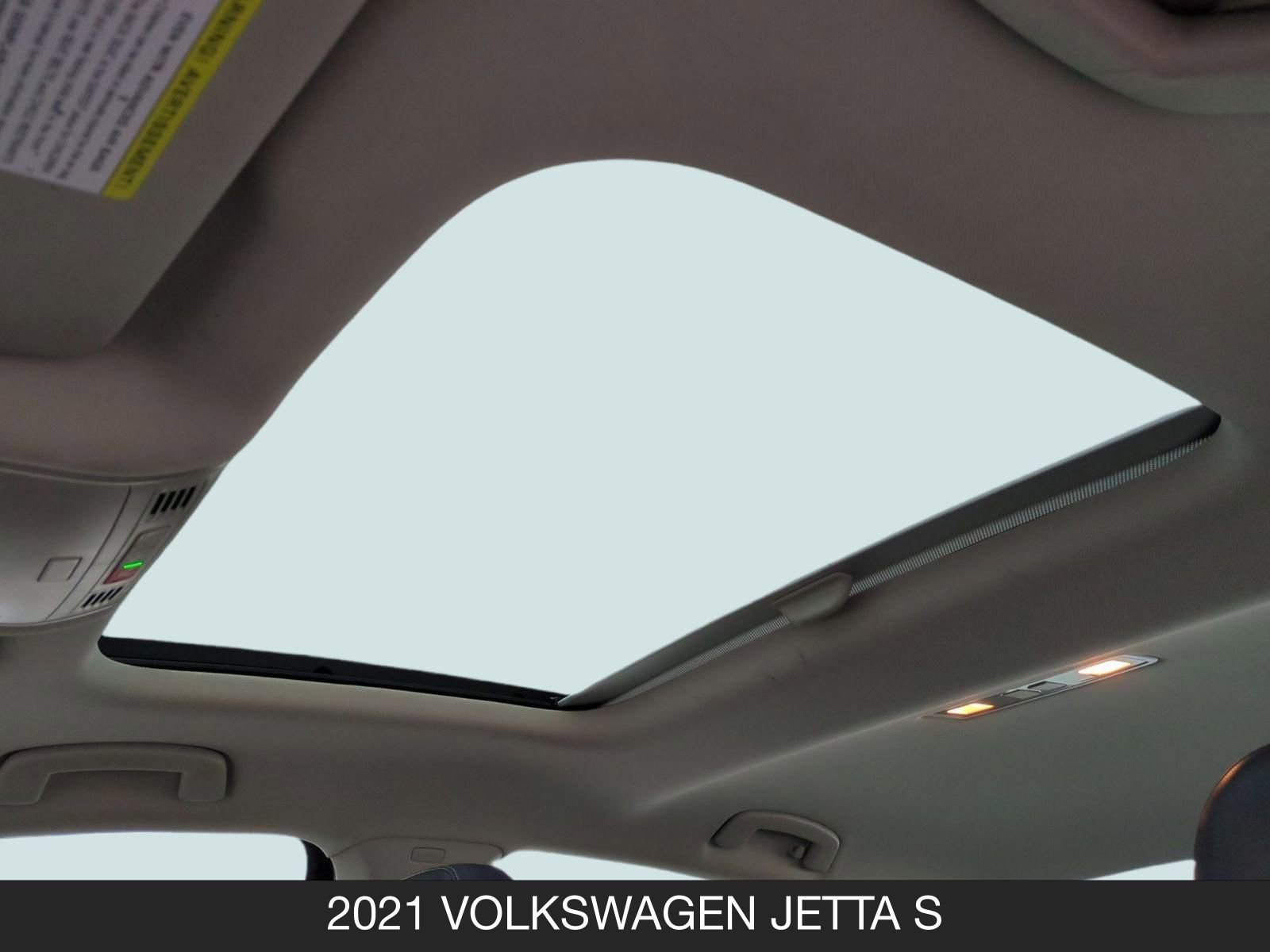 Used 2021 Volkswagen Jetta SE w/ SE Cold Weather Package image 21