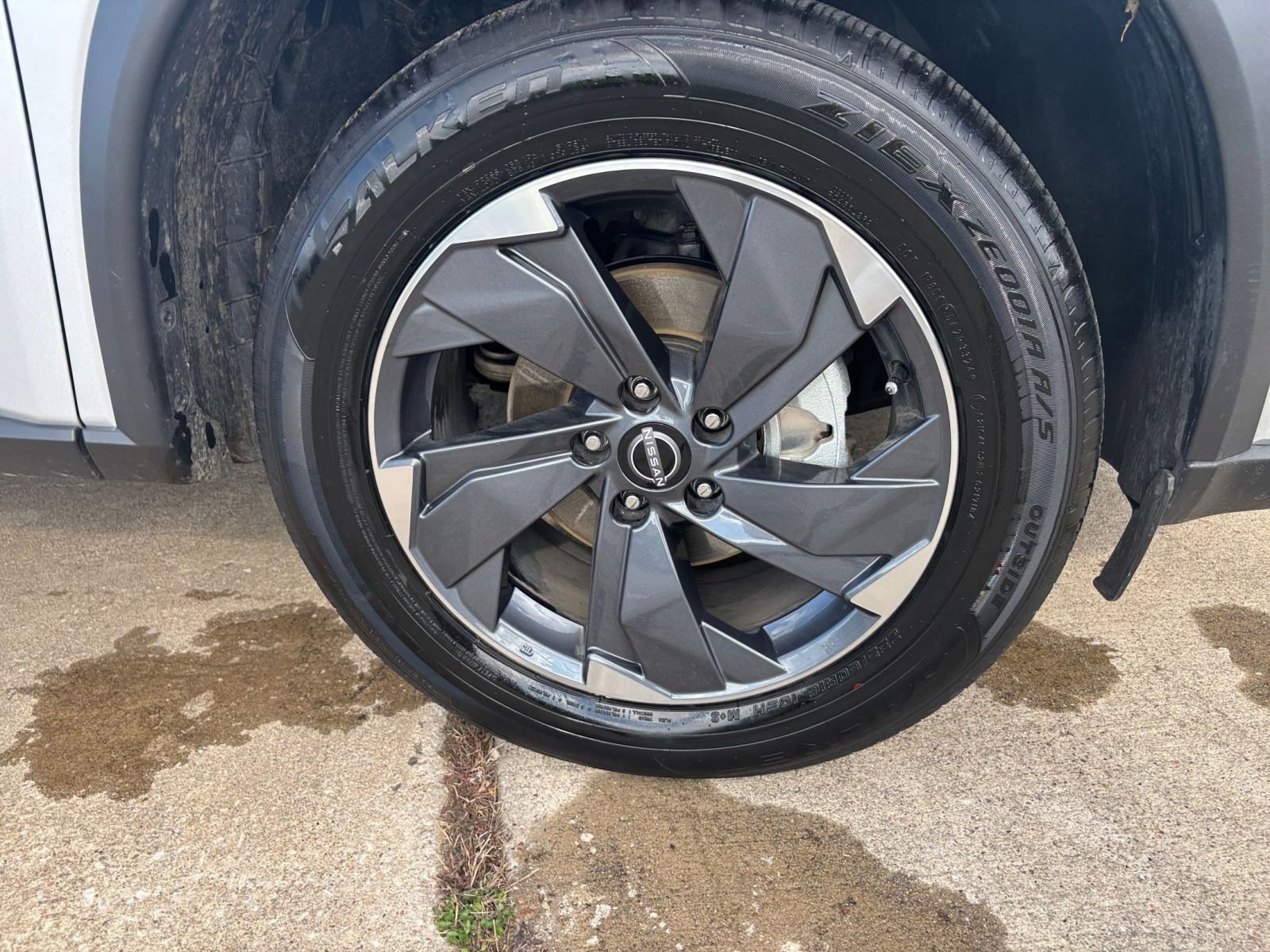 Used 2025 Nissan Rogue SV image 31