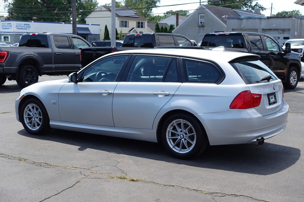 Used 2010 BMW 328i xDrive Wagon AWD/4WD image 2