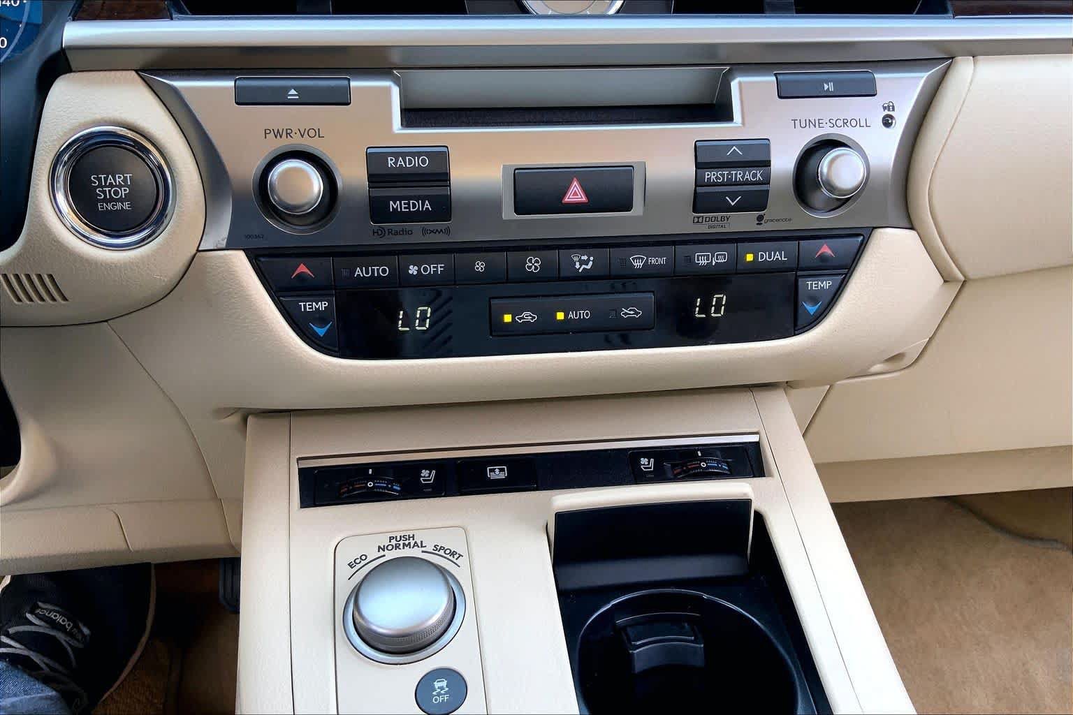 Used 2014 Lexus ES 350 w/ Luxury Package FWD image 34
