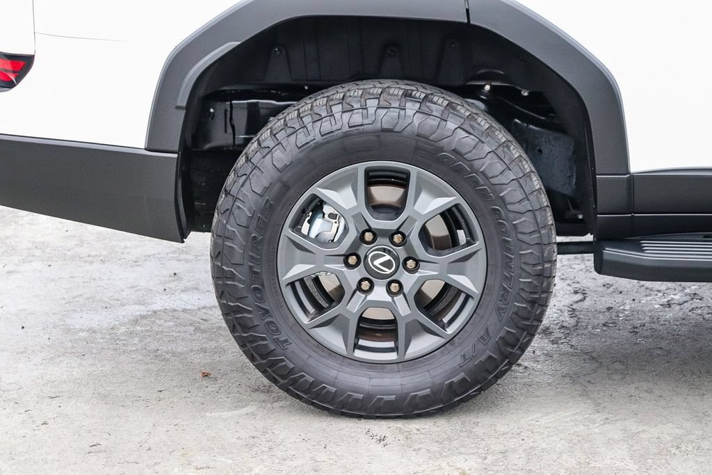 Used 2025 Lexus GX 550 AWD/4WD image 12