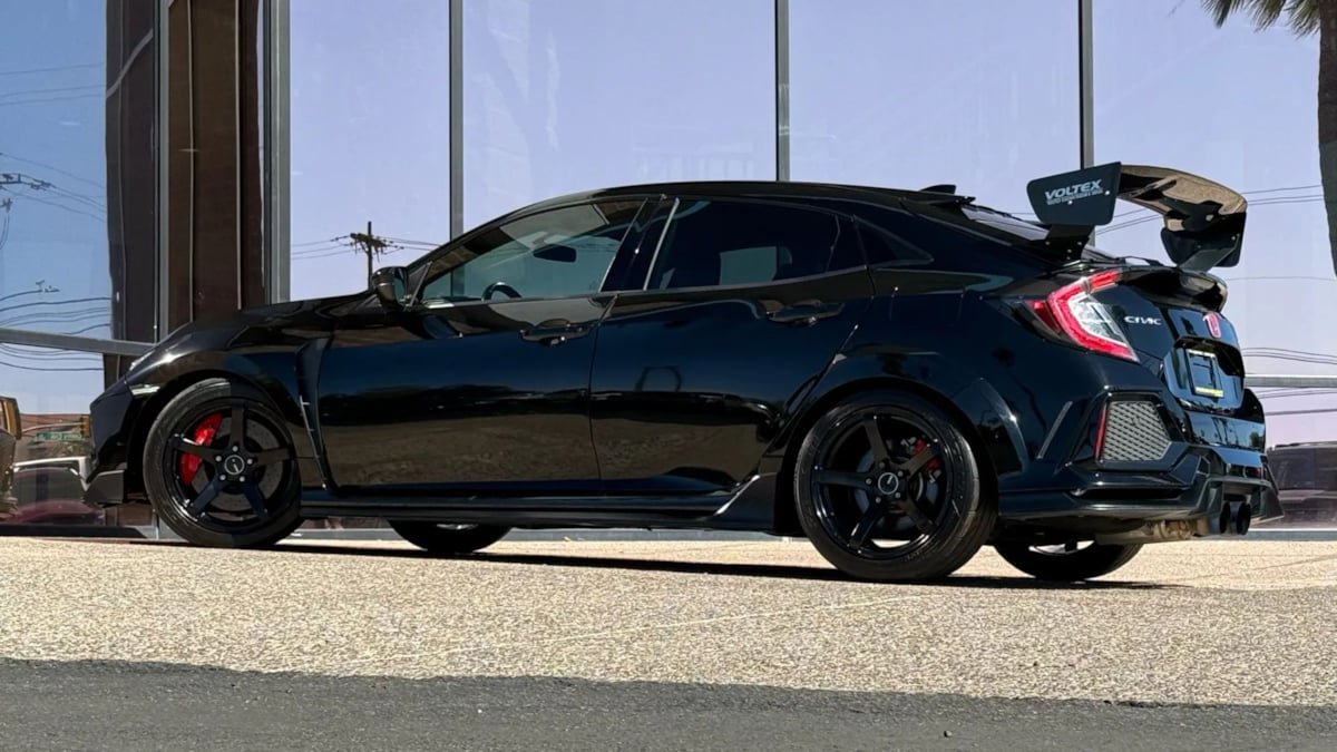 Used 2017 Honda Civic Type R image 9