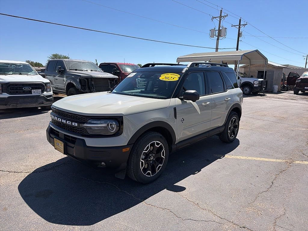 Certified 2025 Ford Bronco Sport Outer Banks w/ Outer Banks Tech Package+ image 3
