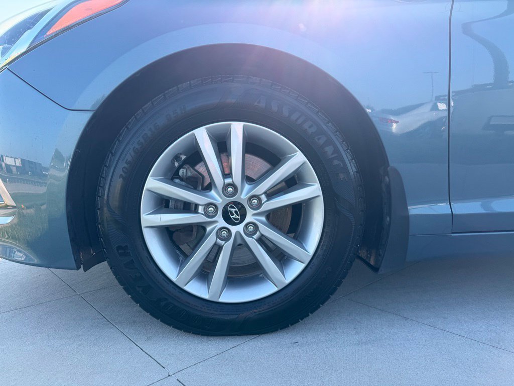 Used 2015 Hyundai Sonata SE FWD image 14