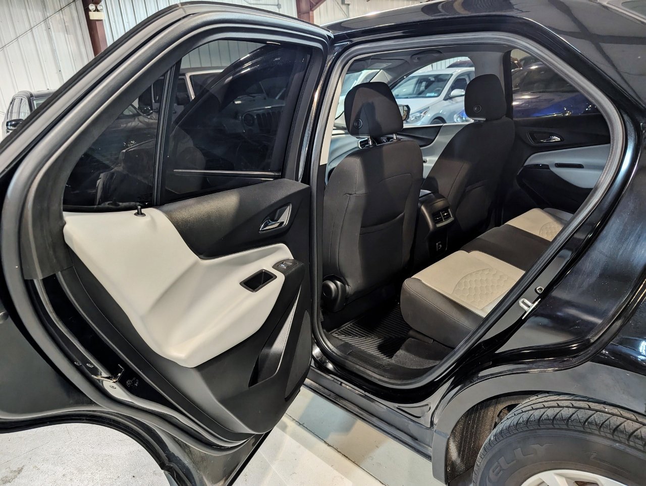 Used 2020 Chevrolet Equinox LS image 19