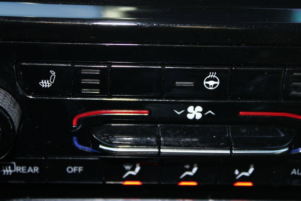 Used 2023 Jeep Grand Cherokee L Laredo image 47