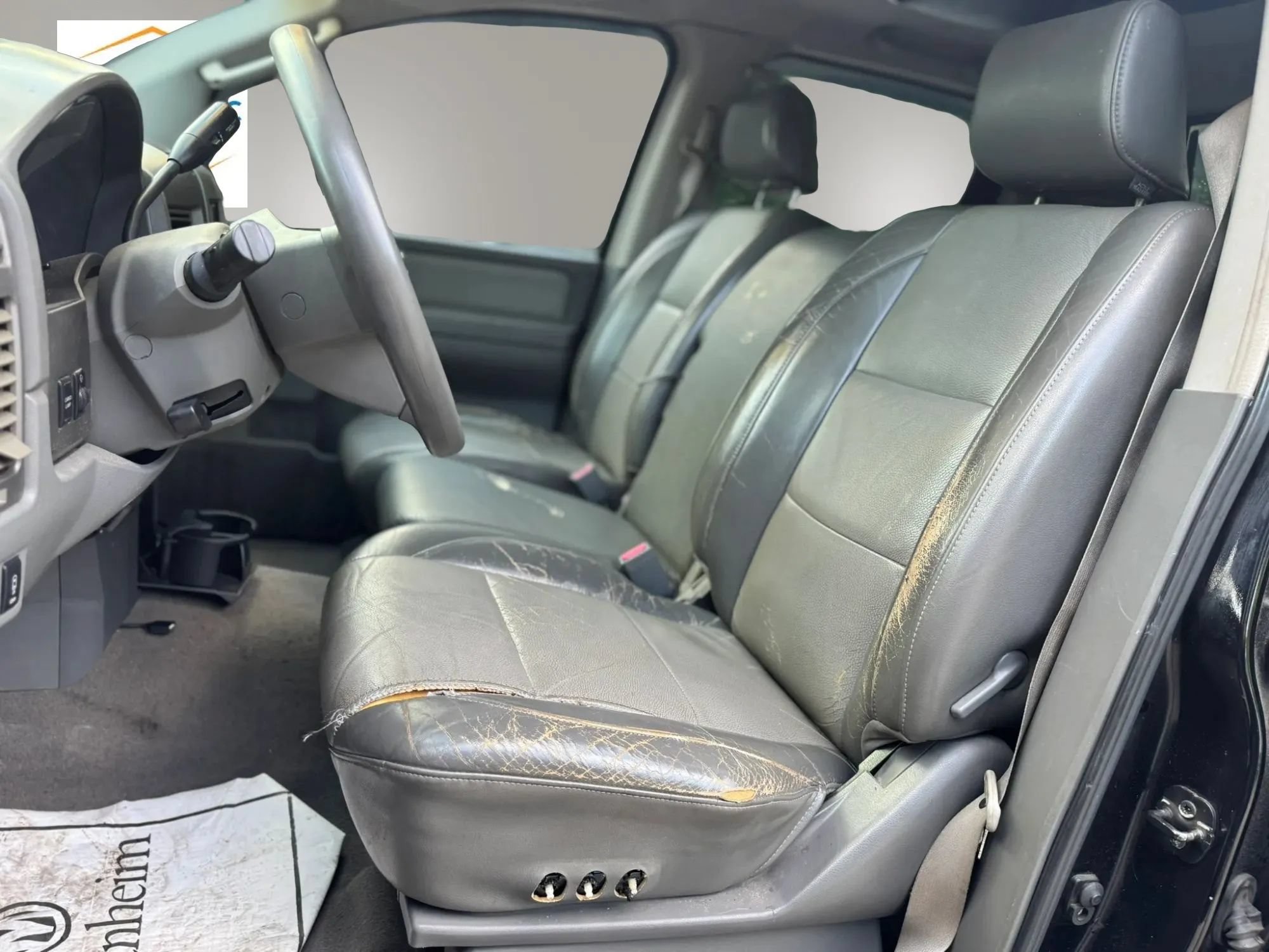 Used 2005 Nissan Titan LE AWD/4WD image 13