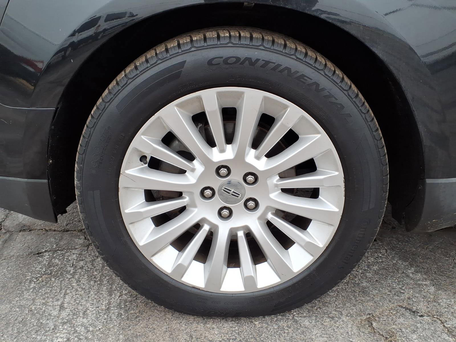 Used 2012 Lincoln MKT AWD image 7
