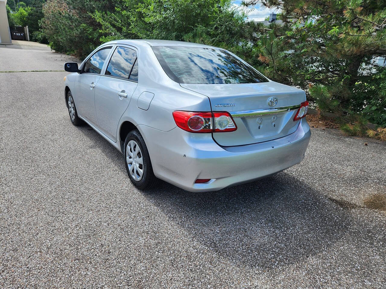 Used 2013 Toyota Corolla L FWD image 6