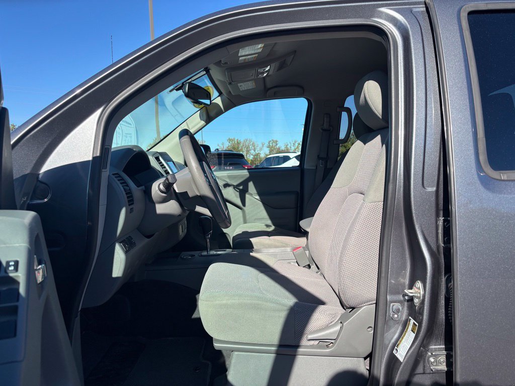 Used 2020 Nissan Frontier SV w/ Midnight Edition Floor Mats RWD image 12