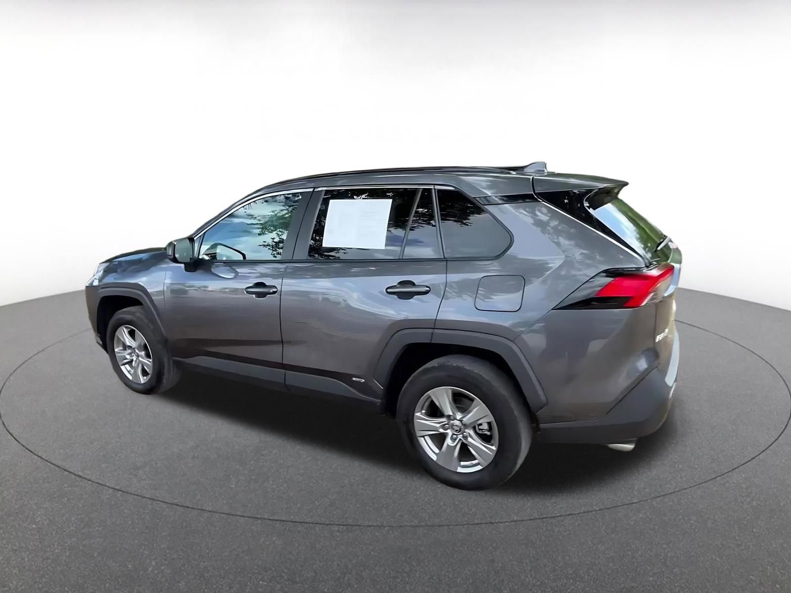 Used 2024 Toyota RAV4 LE AWD/4WD image 10