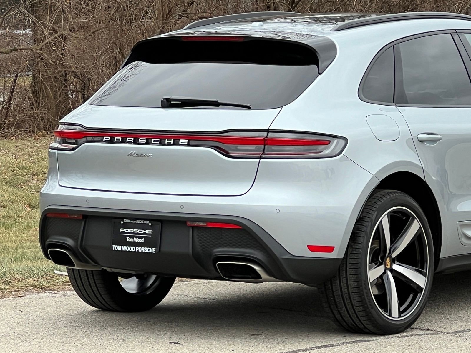 Certified 2025 Porsche Macan AWD/4WD image 9