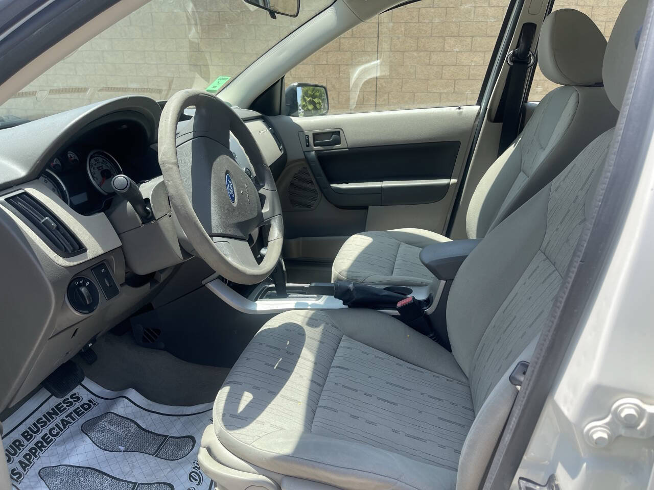 Used 2009 Ford Focus SE FWD image 7