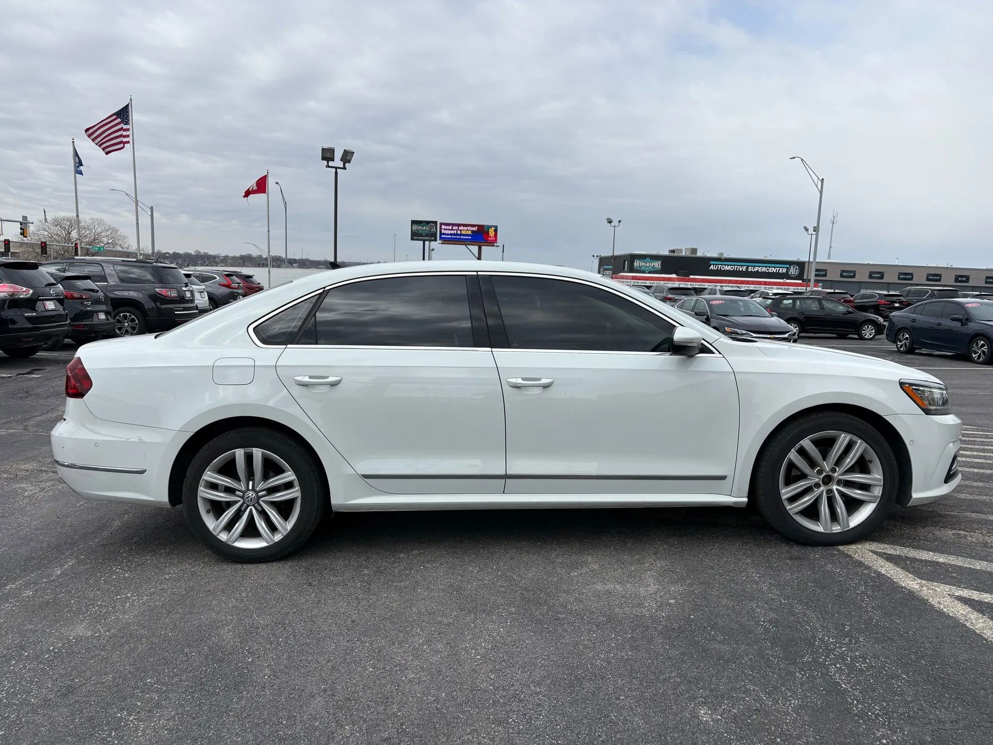 Used 2017 Volkswagen Passat 1.8T SEL Premium image 6