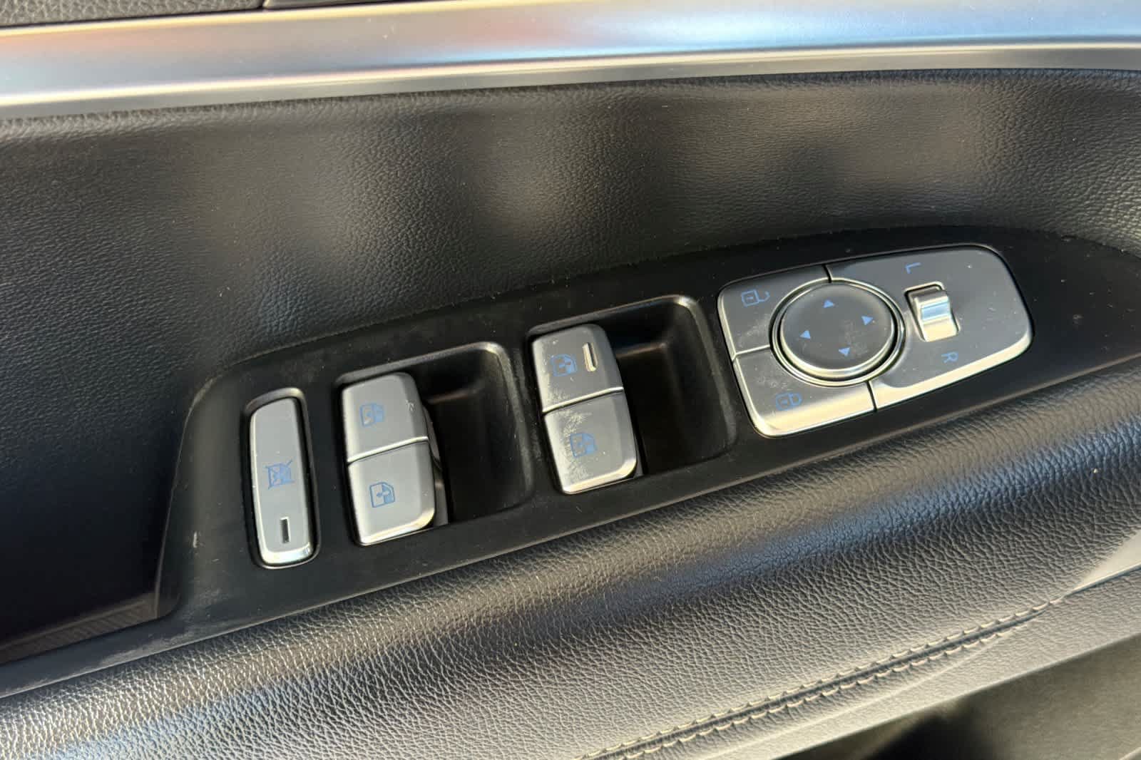Used 2021 Genesis G70 2.0T RWD image 13