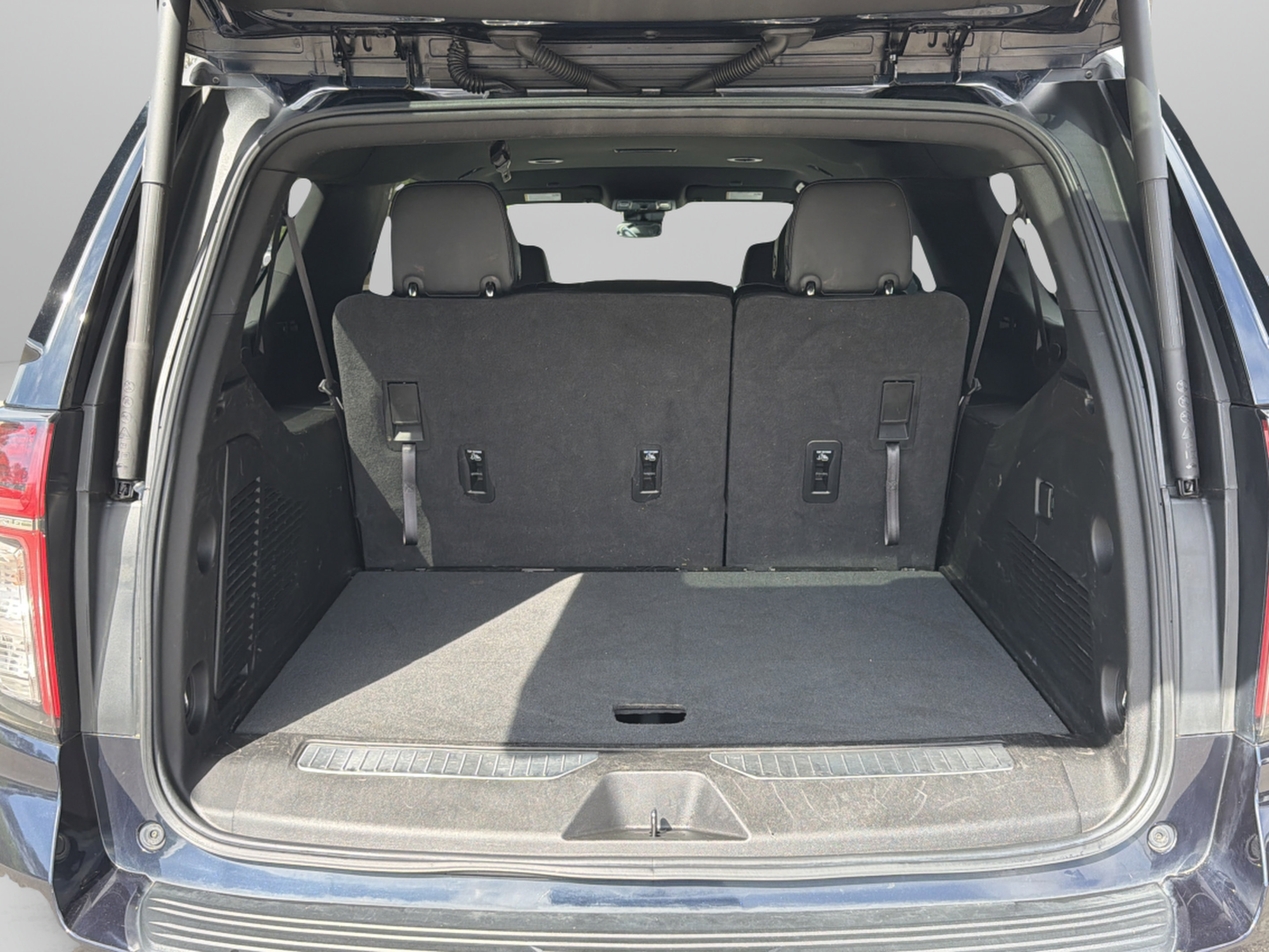 Used 2023 Chevrolet Suburban RST RWD image 24