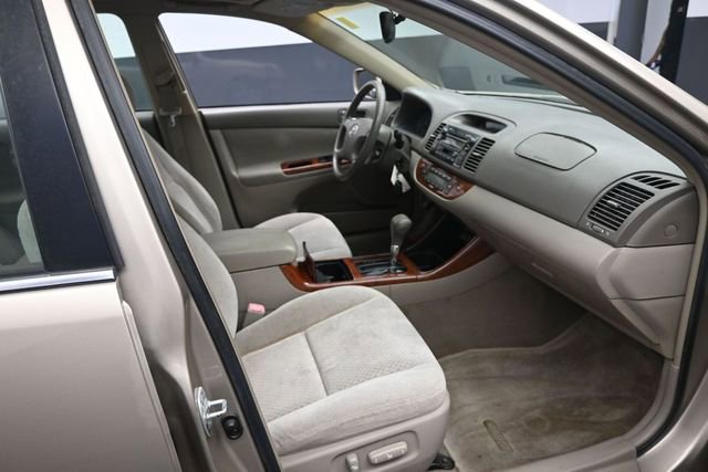 Used 2004 Toyota Camry XLE FWD image 21