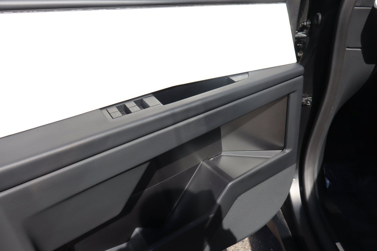 Used 2024 Tesla Cybertruck AWD Crew Cab image 10
