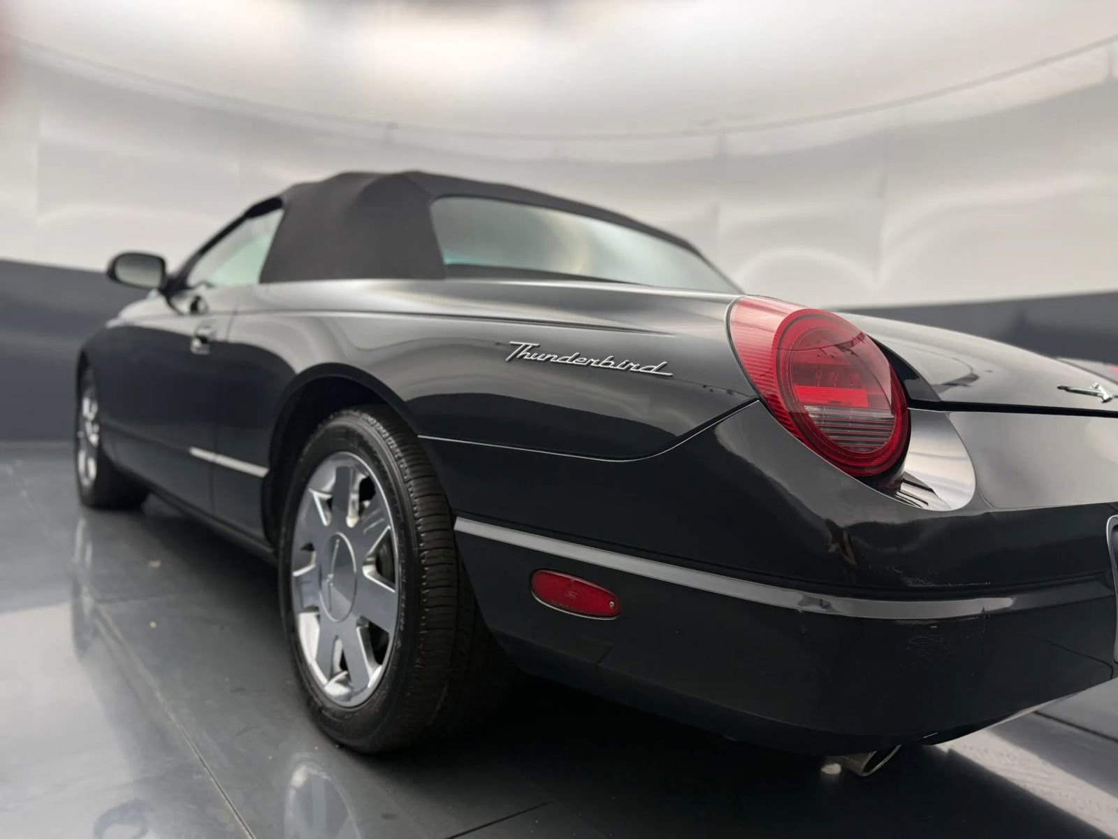 Used 2002 Ford Thunderbird RWD image 4