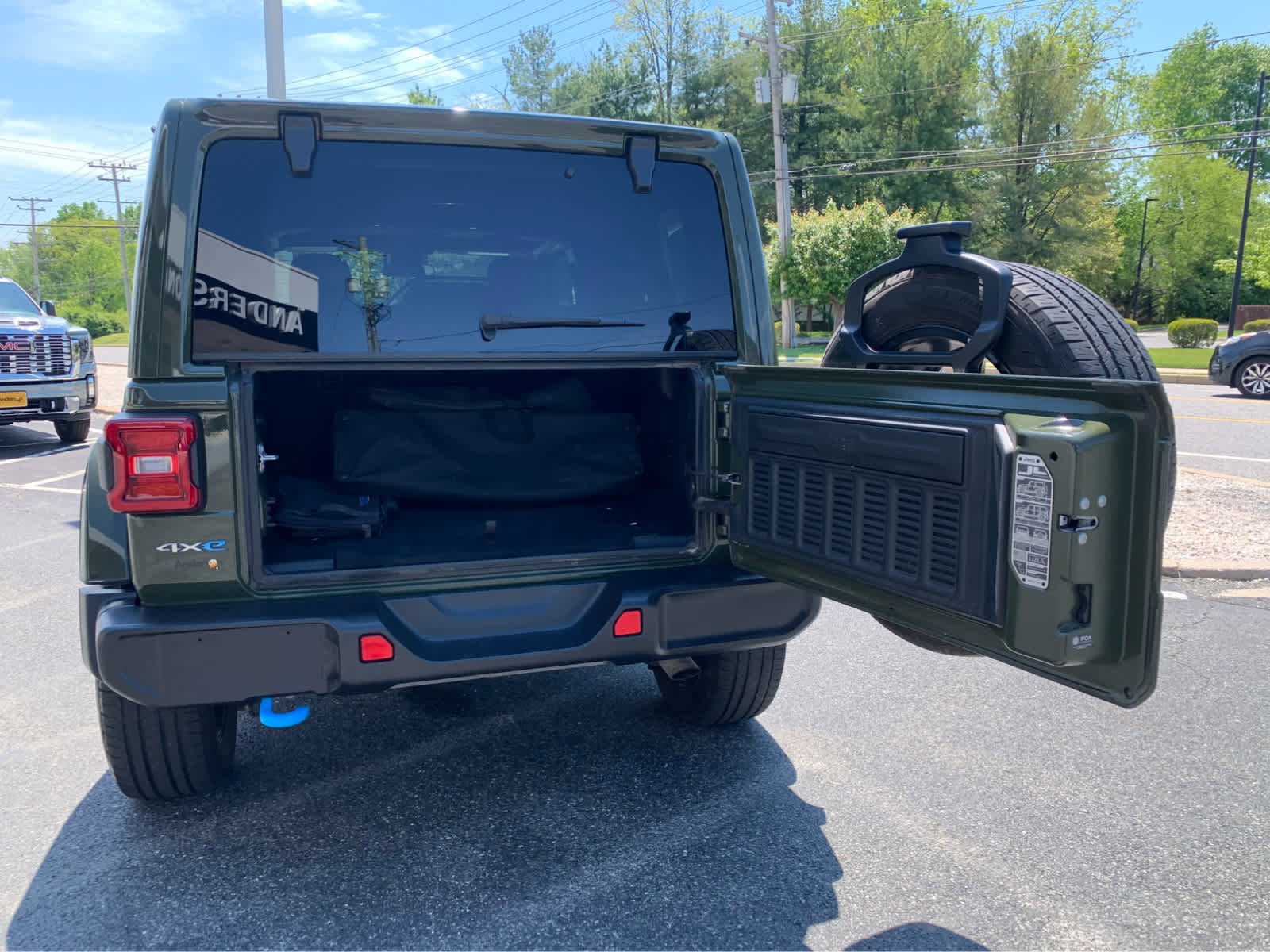 Used 2024 Jeep Wrangler Unlimited Sahara AWD/4WD image 5