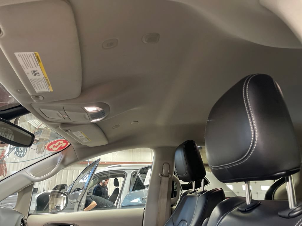 Used 2023 Chrysler Pacifica Touring-L FWD image 13