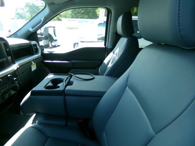 New 2025 Ford F550 4x4 Crew Cab image 7