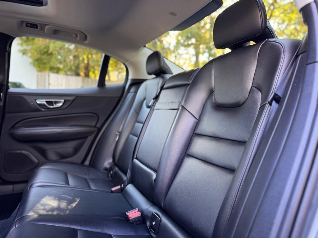 Used 2021 Volvo S60 T6 Momentum AWD/4WD image 24