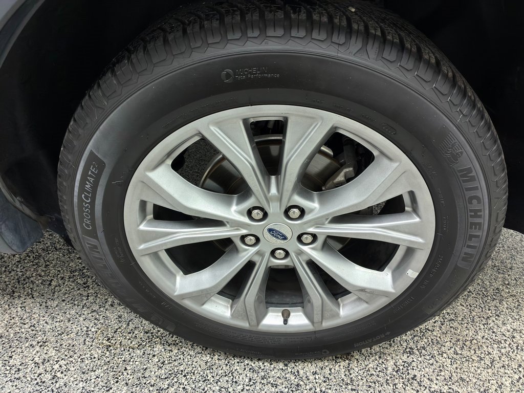 Used 2023 Ford Explorer Limited image 12