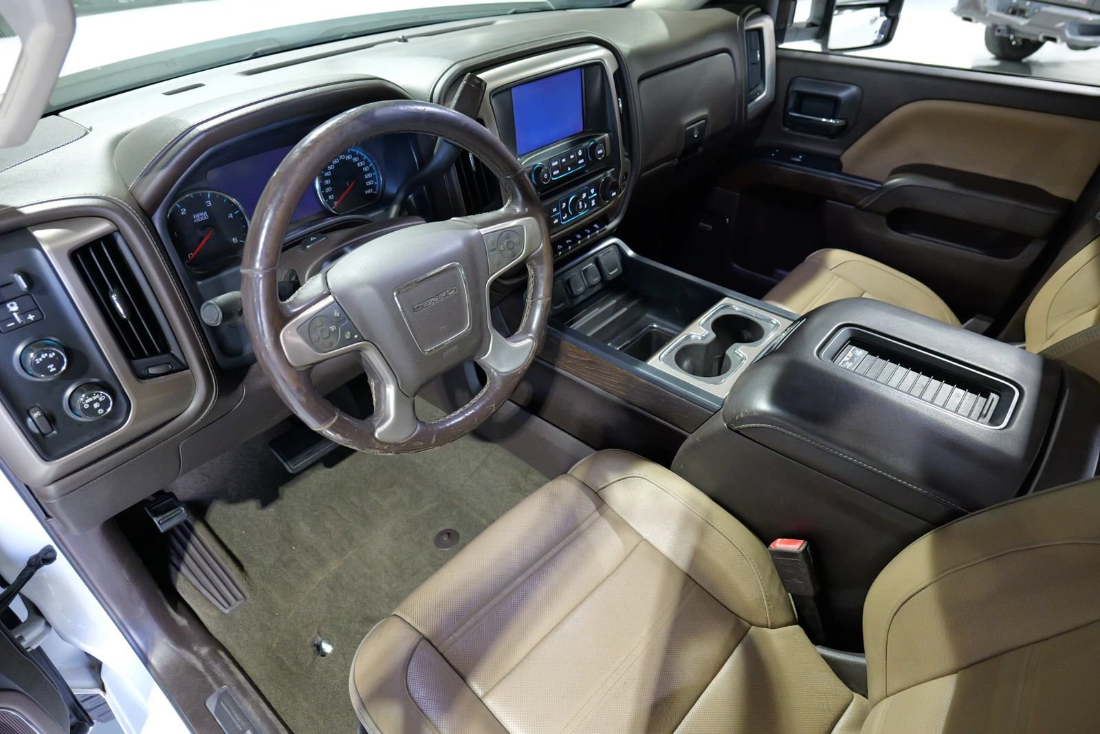 Used 2018 GMC Sierra 2500 Denali w/ Duramax Plus Package AWD/4WD image 14