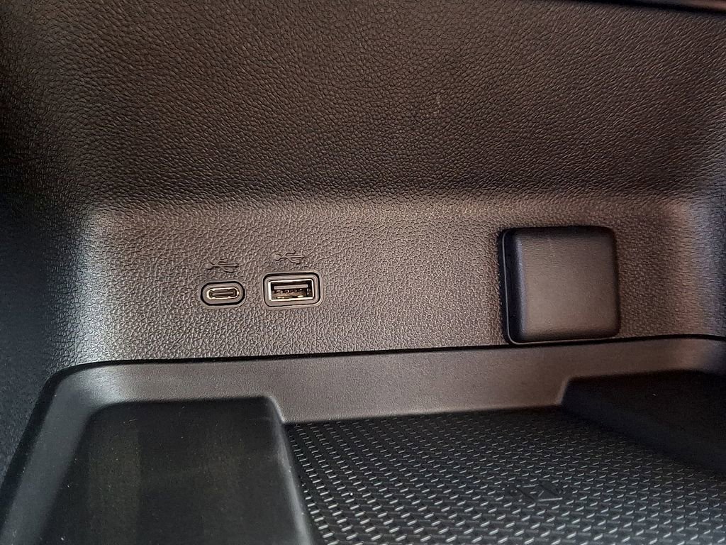New 2026 Chevrolet Traverse LT w/ LPO, Floor Liner Package FWD image 16