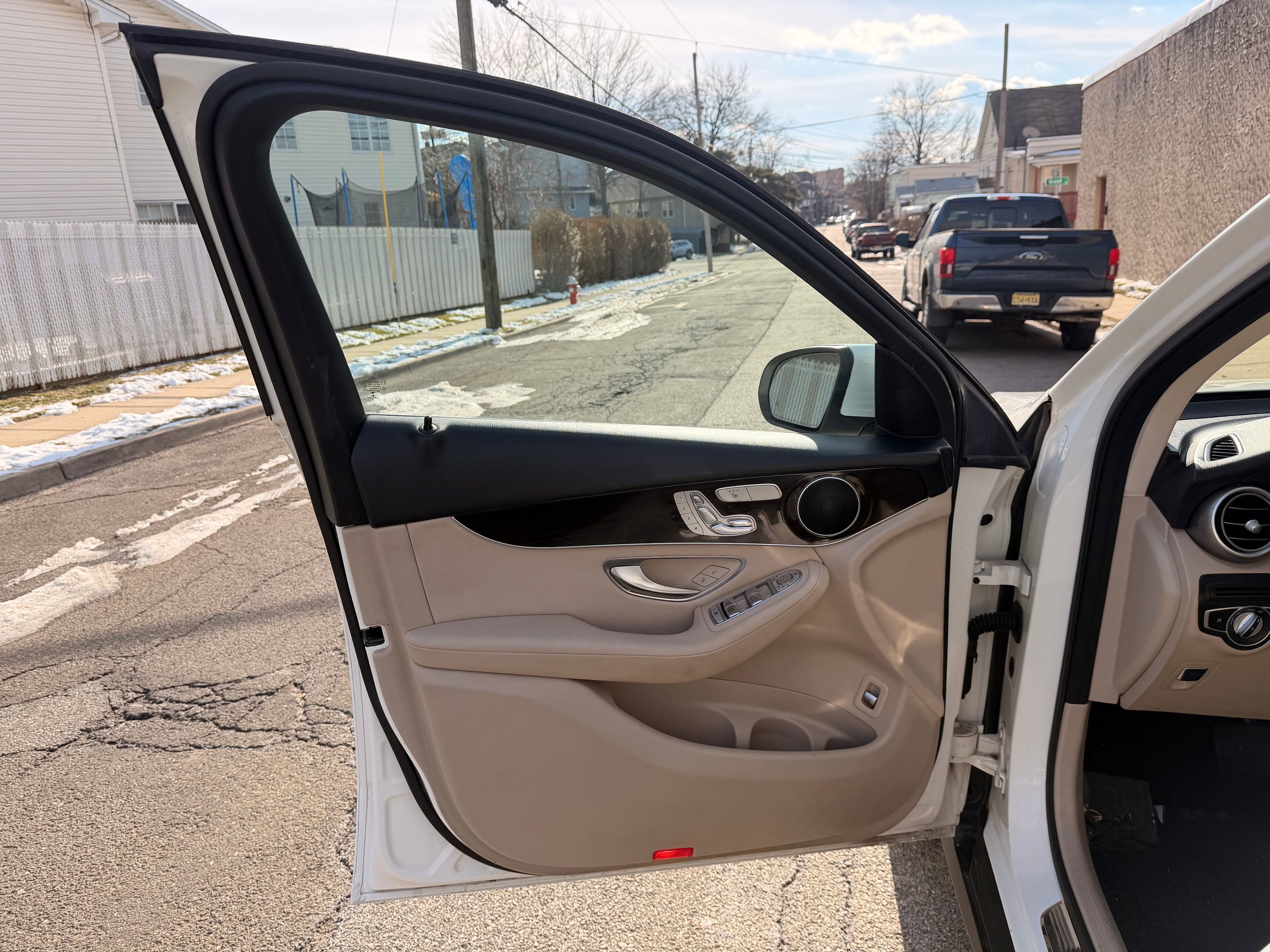 Used 2019 Mercedes-Benz GLC 300 4MATIC image 17