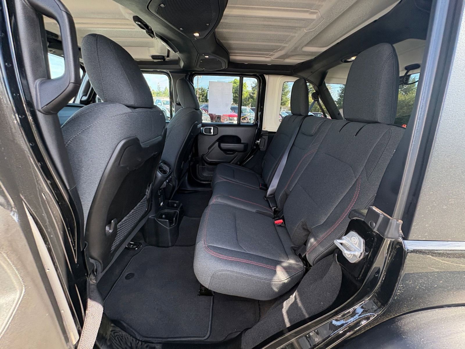 Used 2025 Jeep Wrangler Unlimited Rubicon image 24